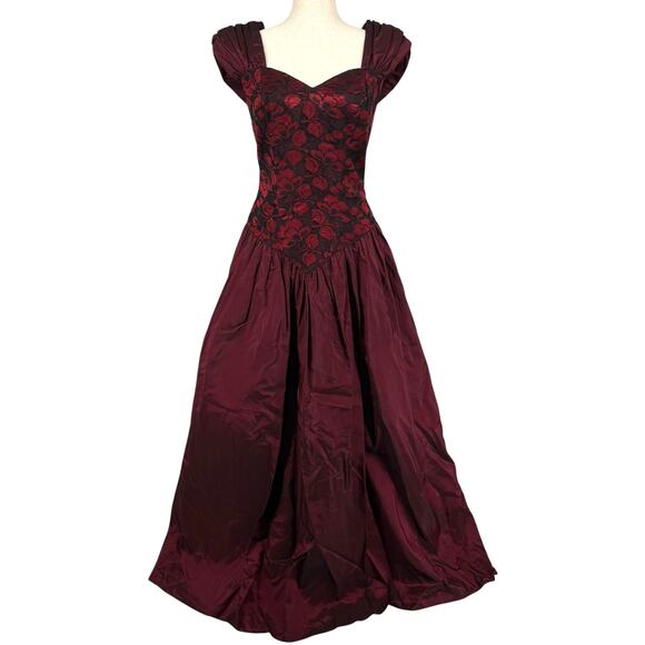 Vintage 80s Women's Red Lace Floral Deja Vu Designs Basque Waist Ball Gown Sz 7 - Picture 1 of 11